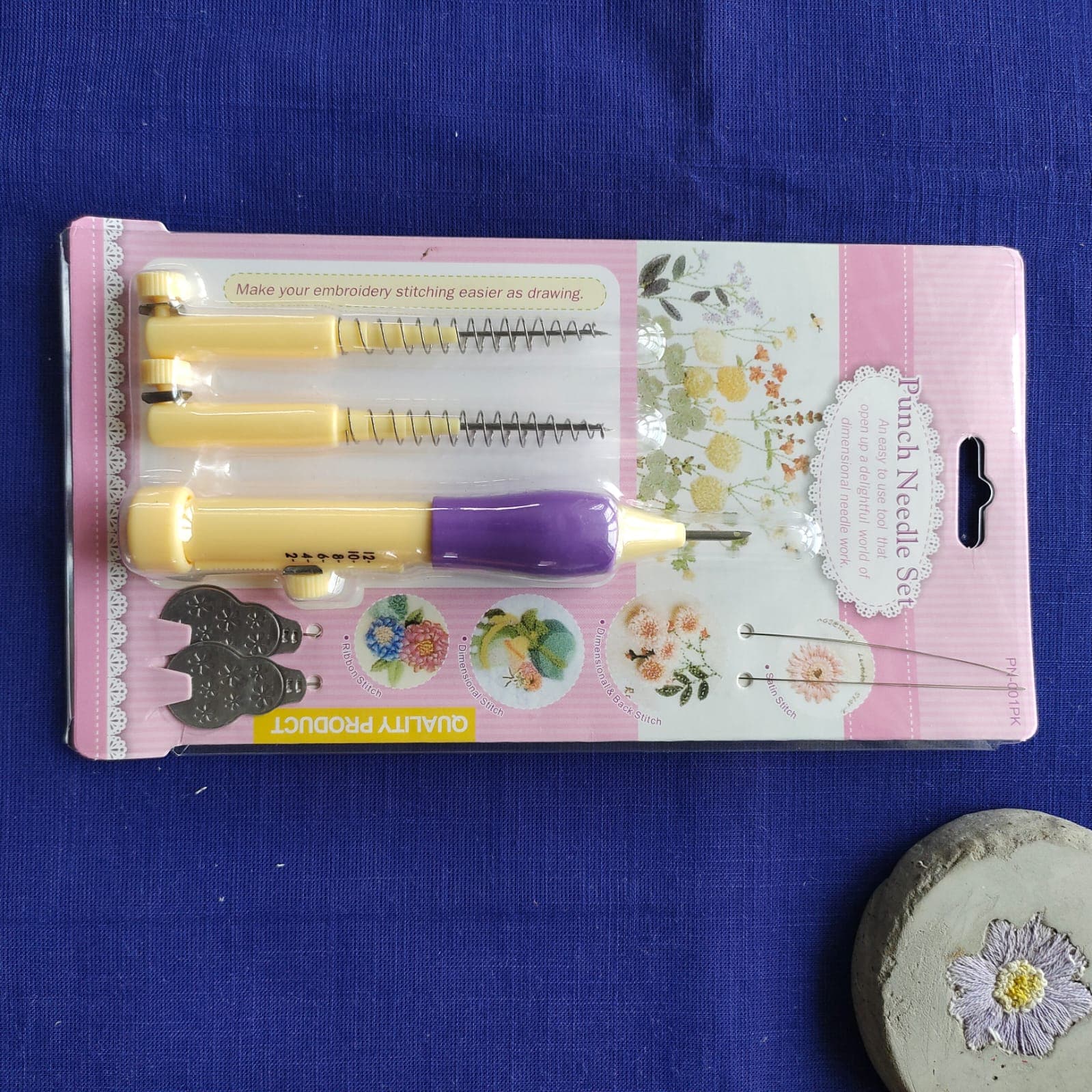 PUNCH NEEDLE KIT gallery image 1
